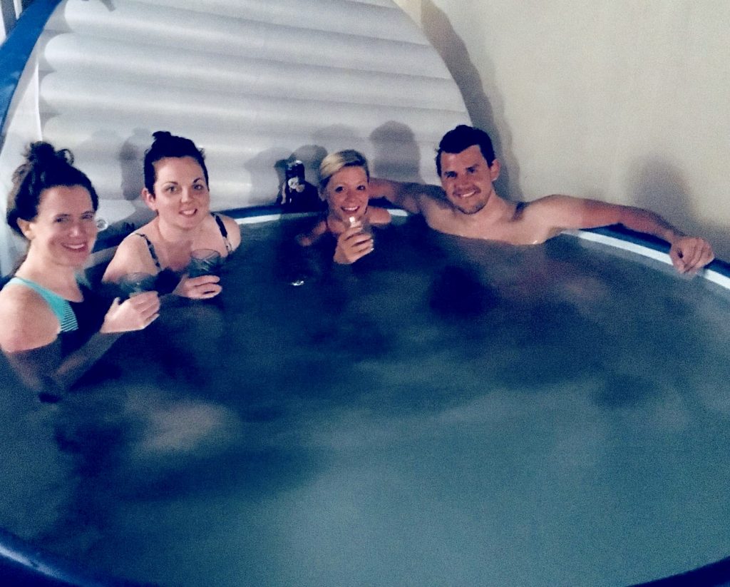 Suzanne Shaw And Friends Wickedtubs